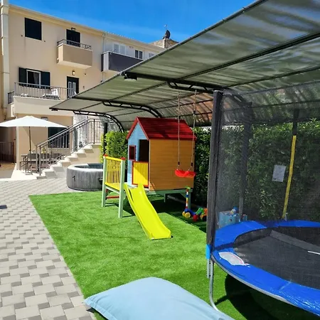 Lucija In - Haus Fuer 7-8 Personen * Dugi Rat